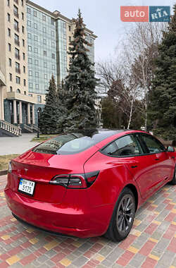Седан Tesla Model 3 2022 в 