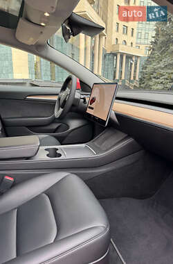Седан Tesla Model 3 2022 в 