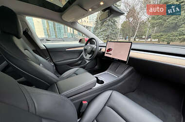 Седан Tesla Model 3 2022 в 