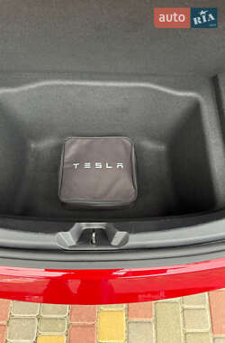 Седан Tesla Model 3 2022 в 