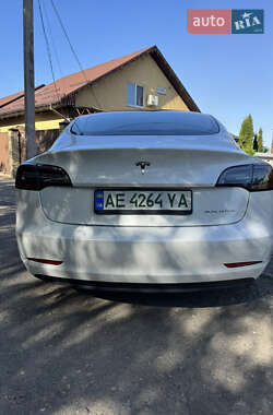 Седан Tesla Model 3 2021 в 