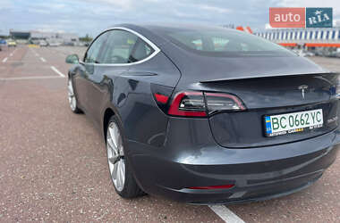 Седан Tesla Model 3 2019 в 