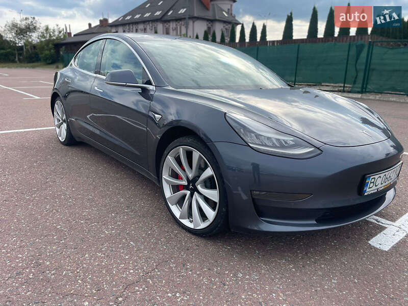 Седан Tesla Model 3 2019 в 
