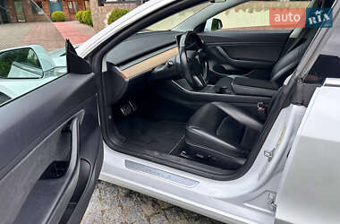 Седан Tesla Model 3 2019 в 