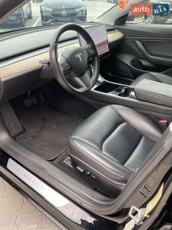 Седан Tesla Model 3 2018 в Києві