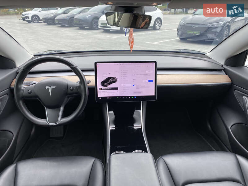 Седан Tesla Model 3 2018 в Києві