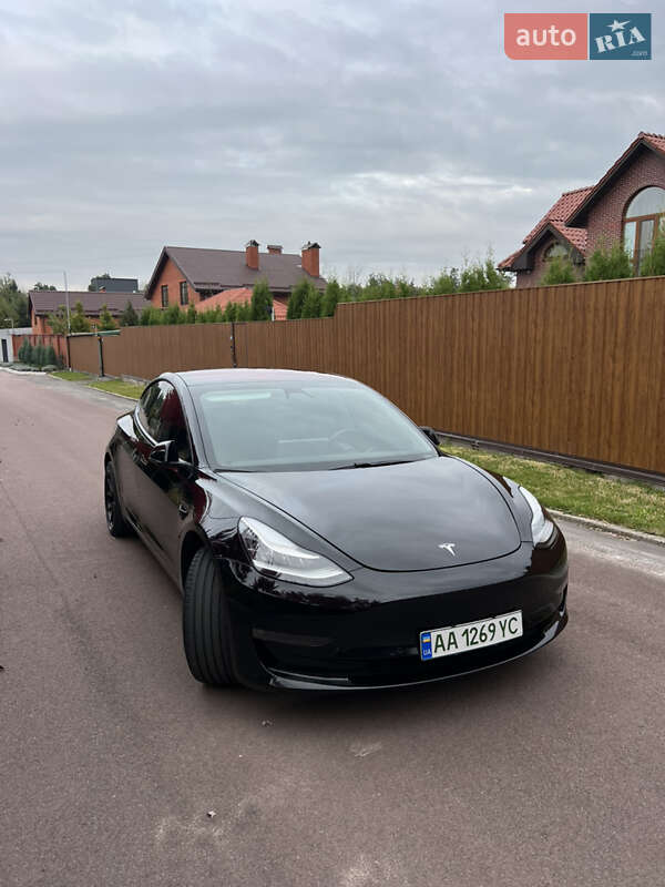 Седан Tesla Model 3 2018 в Киеве