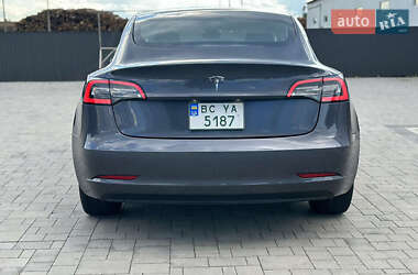 Седан Tesla Model 3 2021 в 