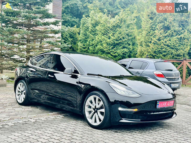 Седан Tesla Model 3 2020 в 
