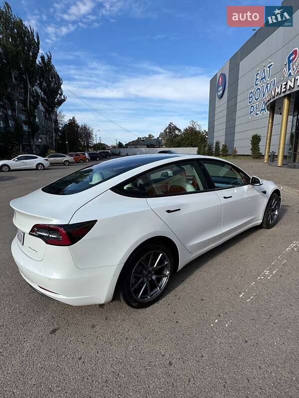 Седан Tesla Model 3 2021 в Кривом Роге