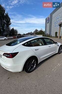 Седан Tesla Model 3 2021 в 