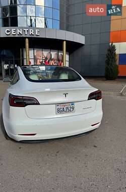 Седан Tesla Model 3 2021 в 
