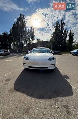 Седан Tesla Model 3 2021 в 
