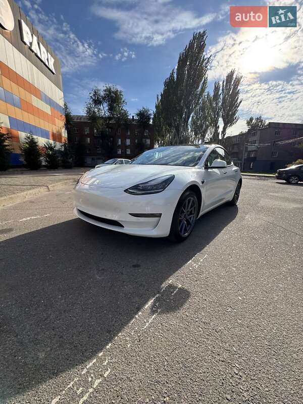 Седан Tesla Model 3 2021 в Кривом Роге