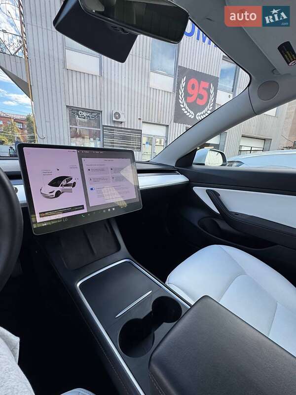 Седан Tesla Model 3 2021 в Кривом Роге