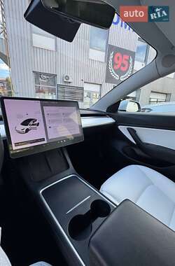 Седан Tesla Model 3 2021 в 