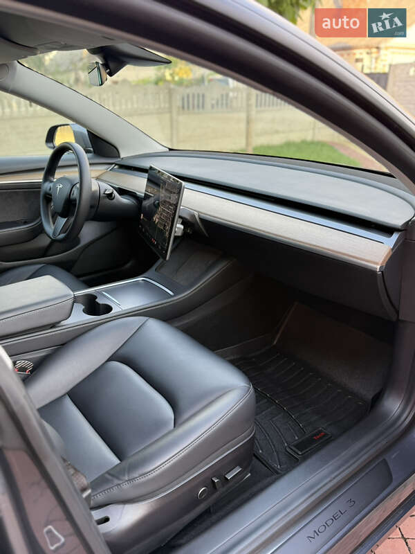 Седан Tesla Model 3 2021 в Луцьку