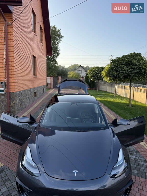 Седан Tesla Model 3 2021 в Луцьку