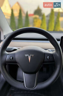 Седан Tesla Model 3 2021 в 