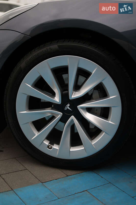 Седан Tesla Model 3 2021 в Луцьку