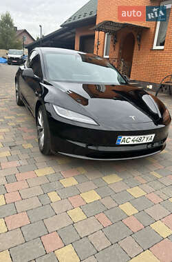 Седан Tesla Model 3 2024 в 