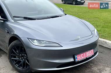 Седан Tesla Model 3 2024 в 