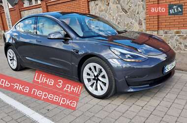 Седан Tesla Model 3 2023 в 