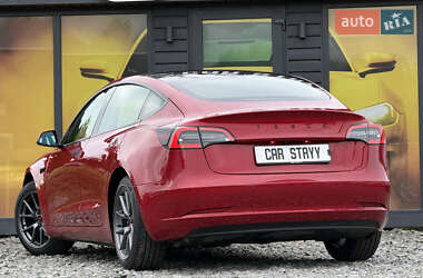 Седан Tesla Model 3 2022 в 