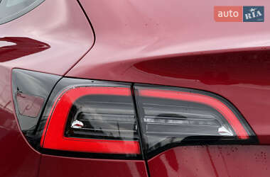 Седан Tesla Model 3 2022 в 