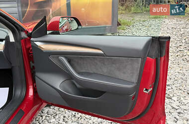 Седан Tesla Model 3 2022 в 