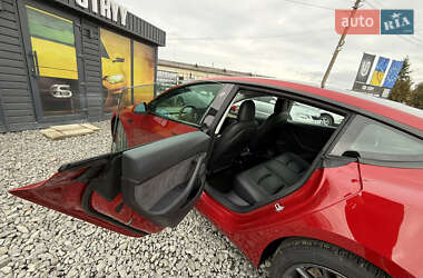 Седан Tesla Model 3 2022 в 