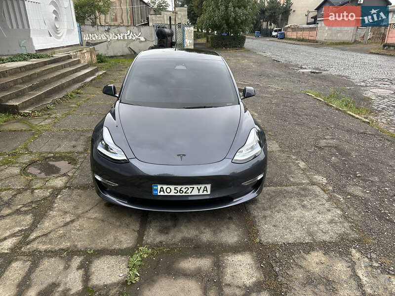 Седан Tesla Model 3 2022 в Мукачевому