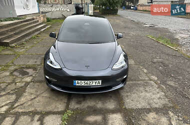 Седан Tesla Model 3 2022 в 