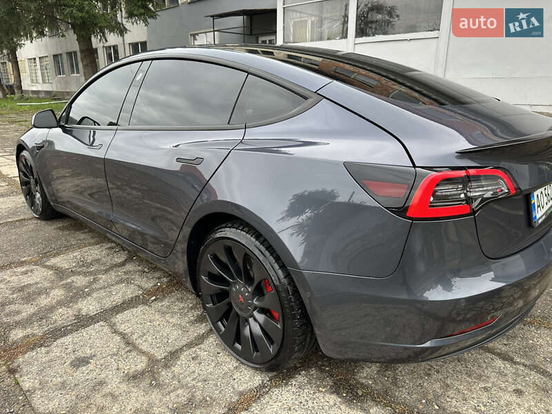 Седан Tesla Model 3 2022 в Мукачевому