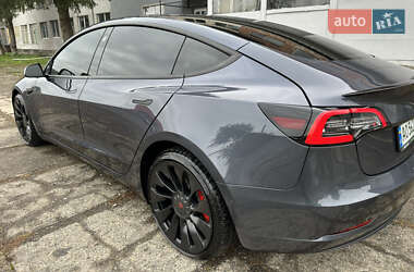 Седан Tesla Model 3 2022 в 