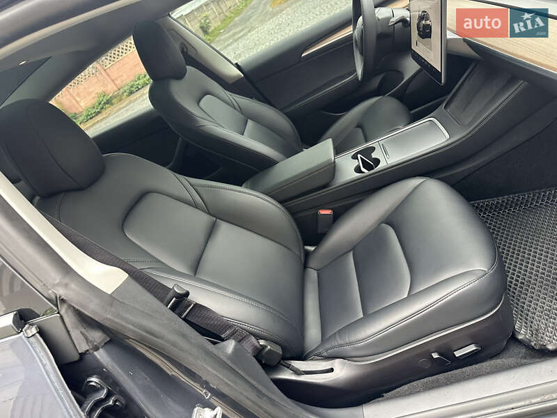 Седан Tesla Model 3 2022 в Мукачевому