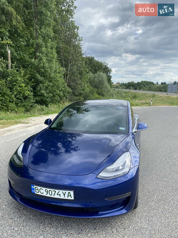 Tesla Model 3 2020