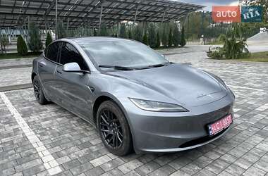 Седан Tesla Model 3 2024 в 