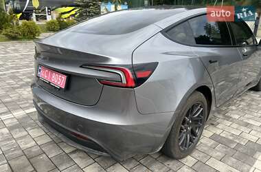 Седан Tesla Model 3 2024 в 