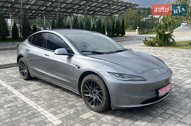 Седан Tesla Model 3 2024 в 