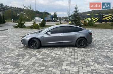 Седан Tesla Model 3 2024 в 