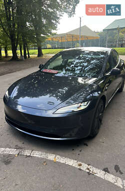 Седан Tesla Model 3 2024 в 