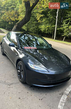 Седан Tesla Model 3 2024 в 