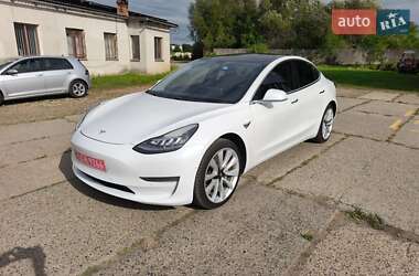 Седан Tesla Model 3 2019 в Стрию