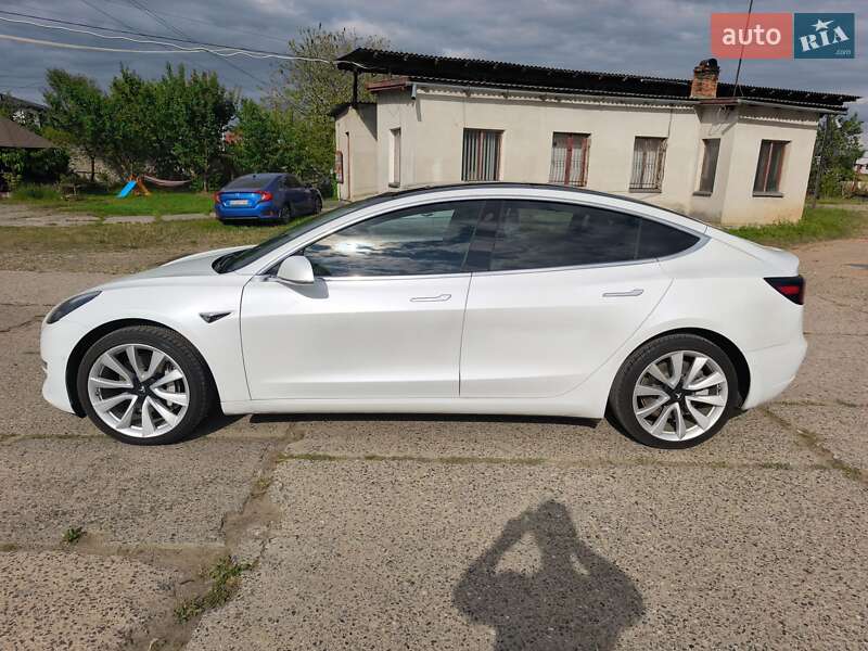 Седан Tesla Model 3 2019 в Стрые