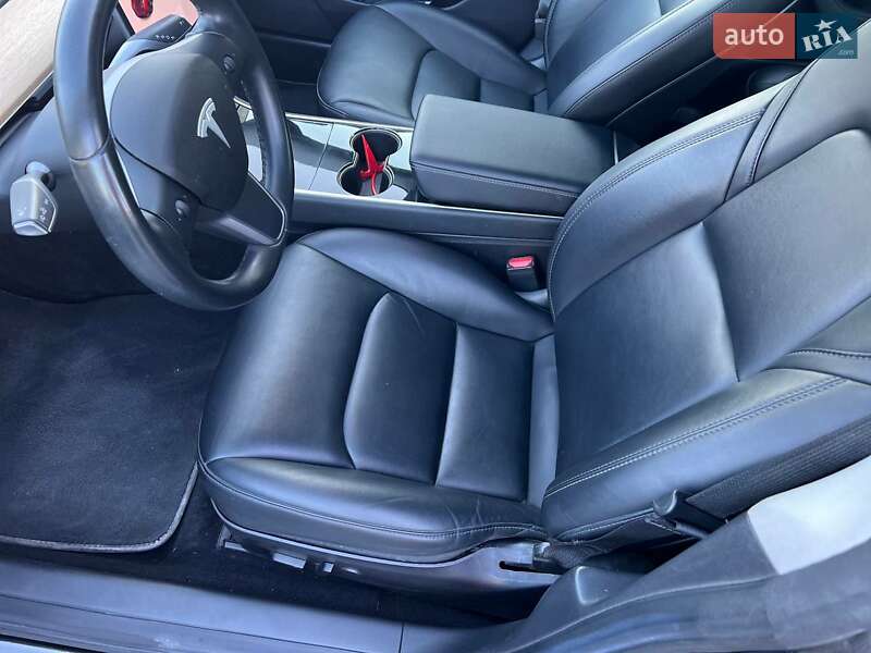 Седан Tesla Model 3 2019 в Тернополі