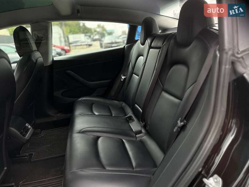 Седан Tesla Model 3 2021 в Киеве