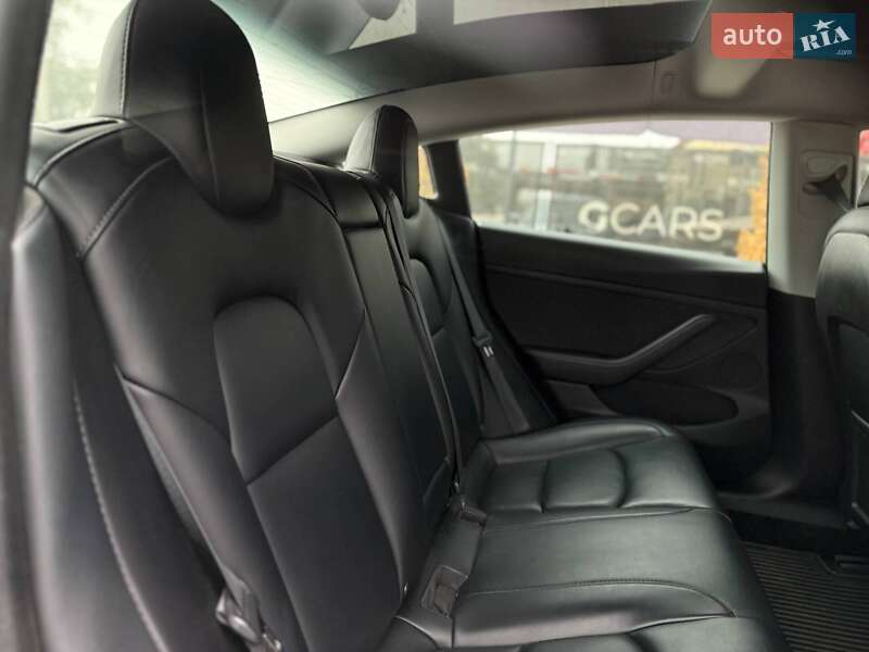 Седан Tesla Model 3 2021 в Киеве