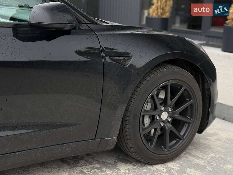Седан Tesla Model 3 2021 в Киеве