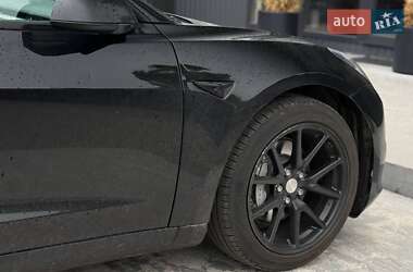 Седан Tesla Model 3 2021 в 